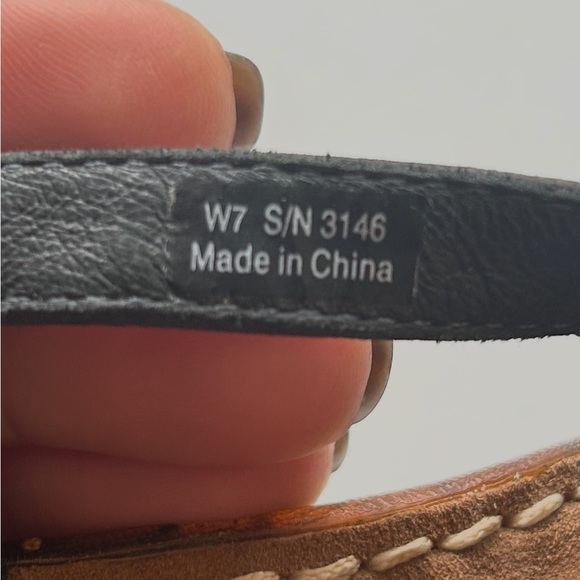 UGG Blue and Brown Sandals with Crossed Straps - Picture 4 of 4